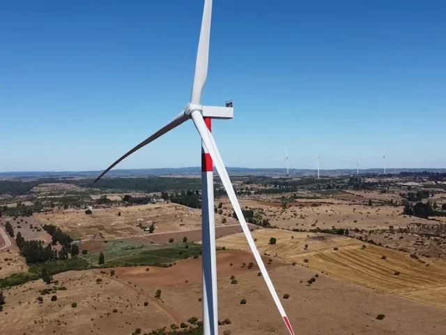 Parque eólico de Litueche genera 102 MW y suma almacenamiento renovable