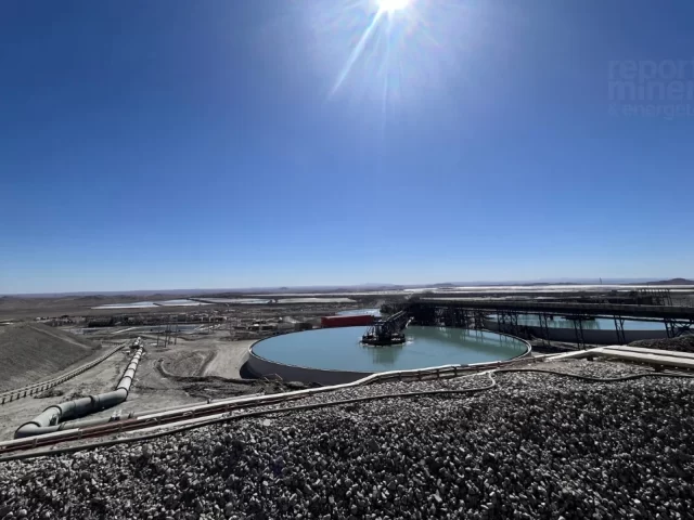 Minería del cobre en Chile reduce un 7% la extracción de agua continental y consolida uso de agua de mar en 2025