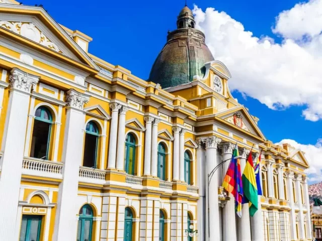 Bolivia flexibiliza controles de exportación de oro y cesa compras