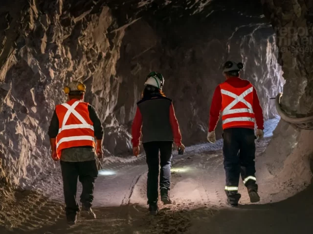ENAMI despliega equipo de fomento en Tarapacá para reactivar pequeña minería