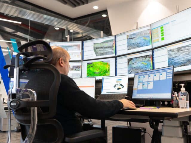 Desde Santiago, Teck expande el monitoreo geotécnico remoto de sus operaciones en Chile, Estados Unidos y Canadá